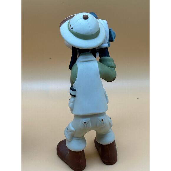 Vintage Goofy safari Photographer Walt Disney Figurine - Picture 2 of 2